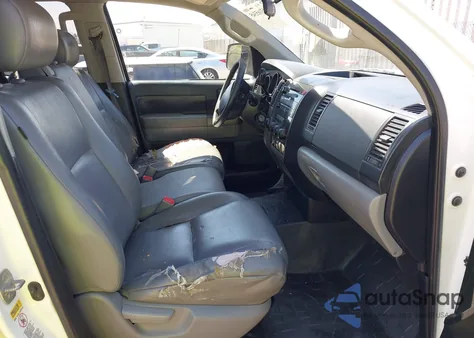 2010 Toyota Tundra Grade V6 z USA, uszkodzony, nr VIN 5TFRU5F1XAX021035